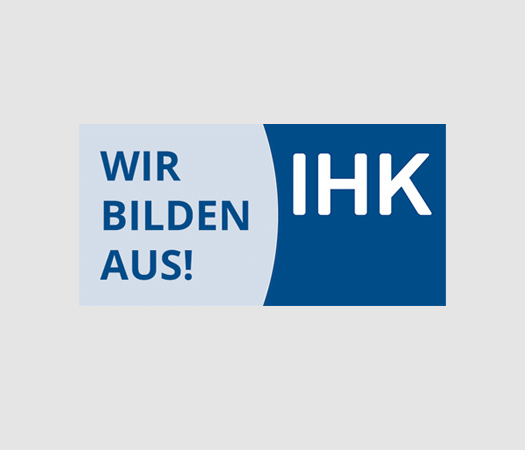 Das IHK-Logo mit dem Slogan „Wir bilden aus!“ zur Förderung von Ausbildungsprogrammen.