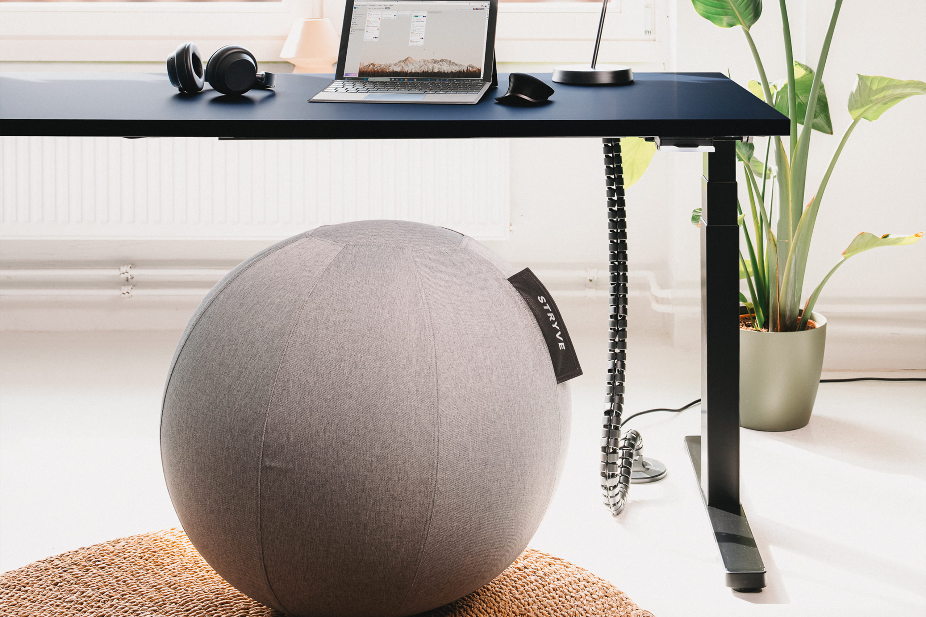 Premium Line mit Tischplatte Melaminharz beschichtet Premium Line mit Tischplatte Melaminharz beschichtet