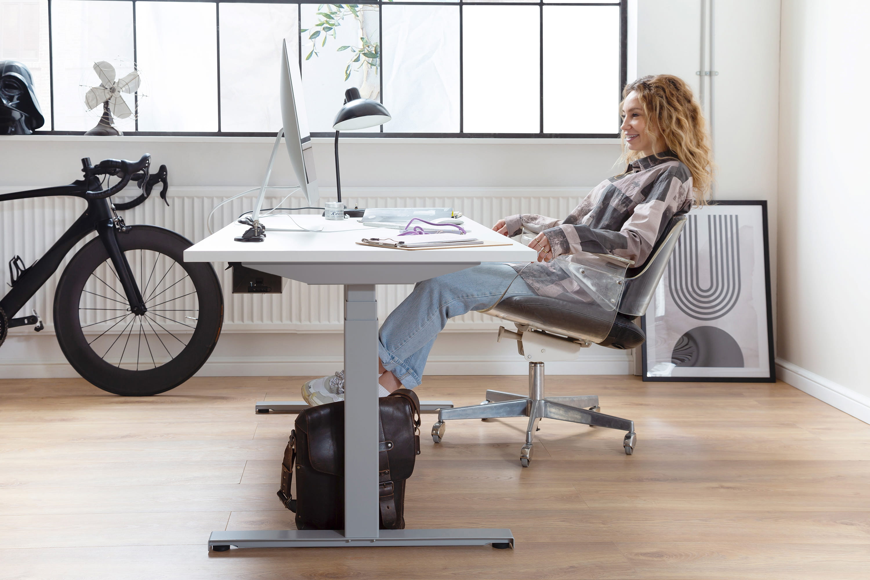 bild10_easydesk_silber_milieu_3000x2000 bild10_easydesk_silber_milieu_3000x2000