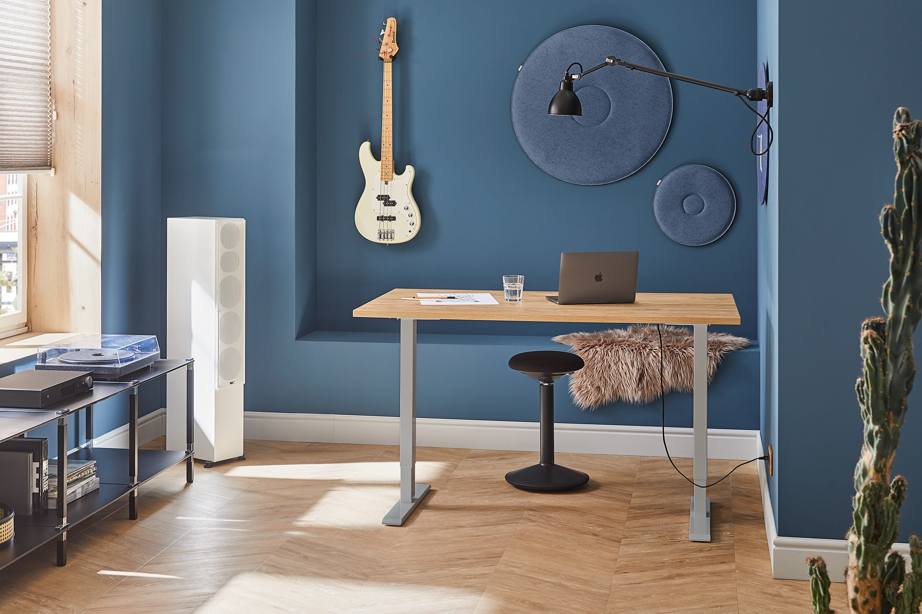 bild10_homedesk-eco_silber_3000x2000 bild10_homedesk-eco_silber_3000x2000