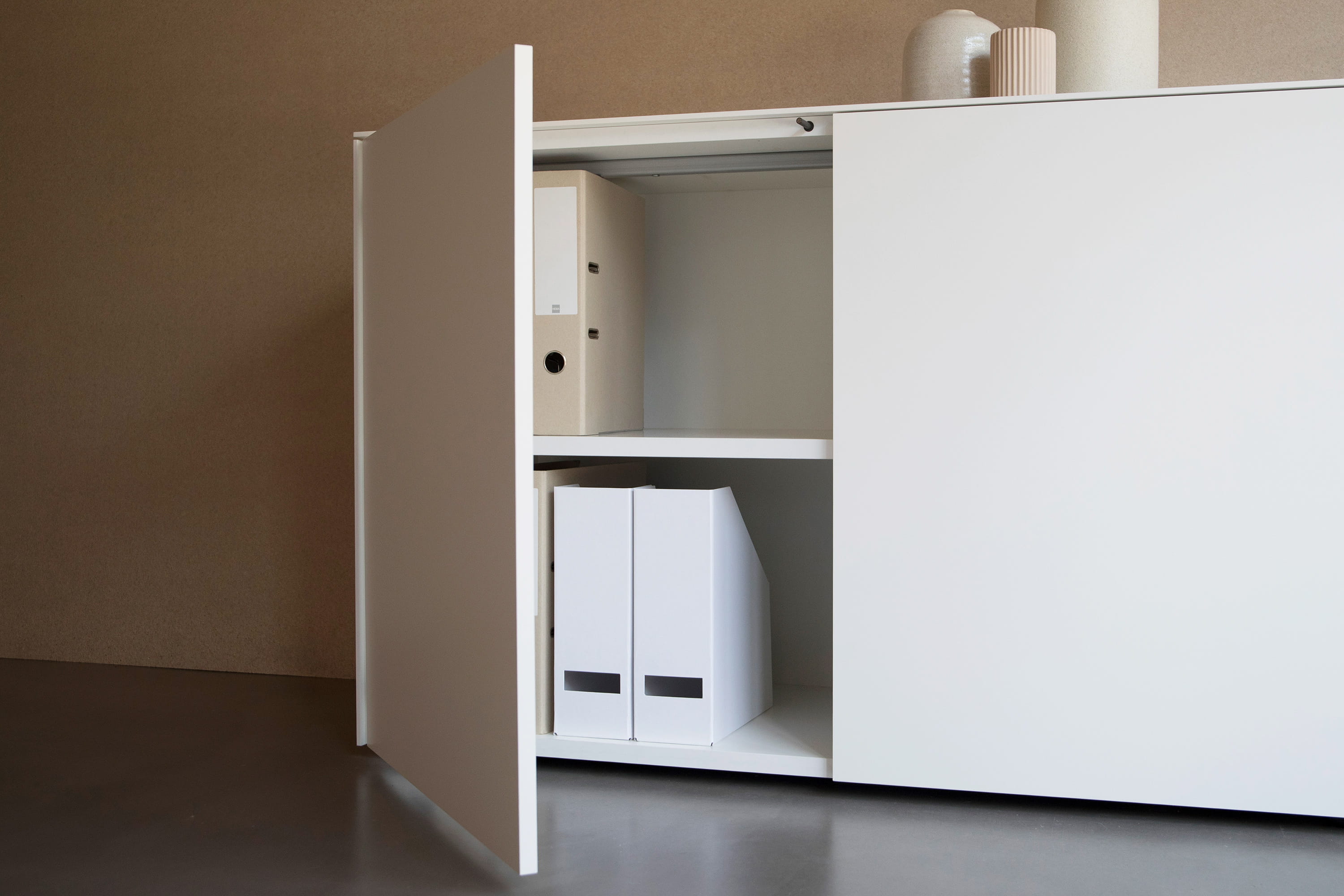Connect kast met 2 deuren op glijvoeten Connect kast met 2 deuren op glijvoeten