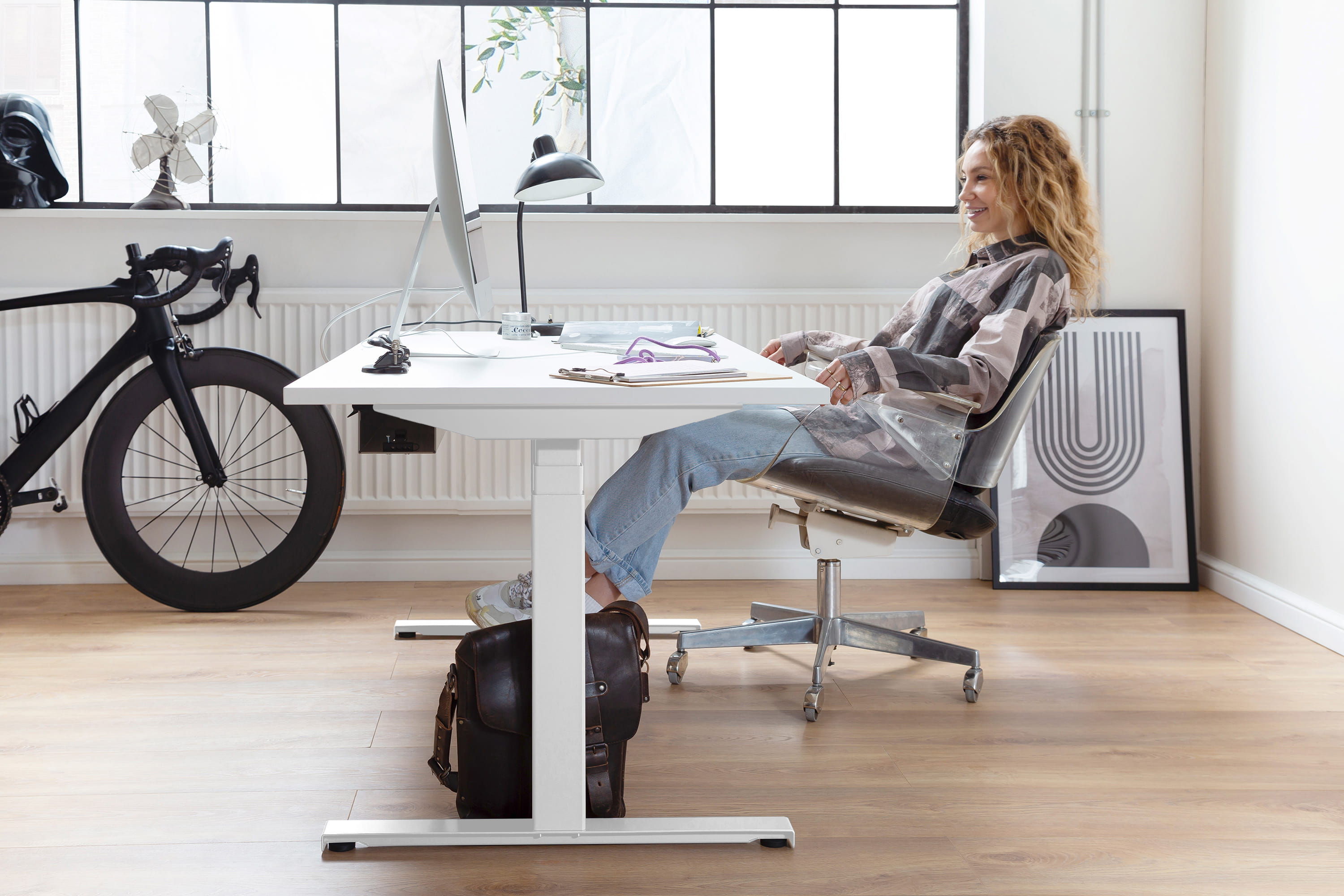 bild10_easydesk_weiss_milieu_3000x2000 bild10_easydesk_weiss_milieu_3000x2000