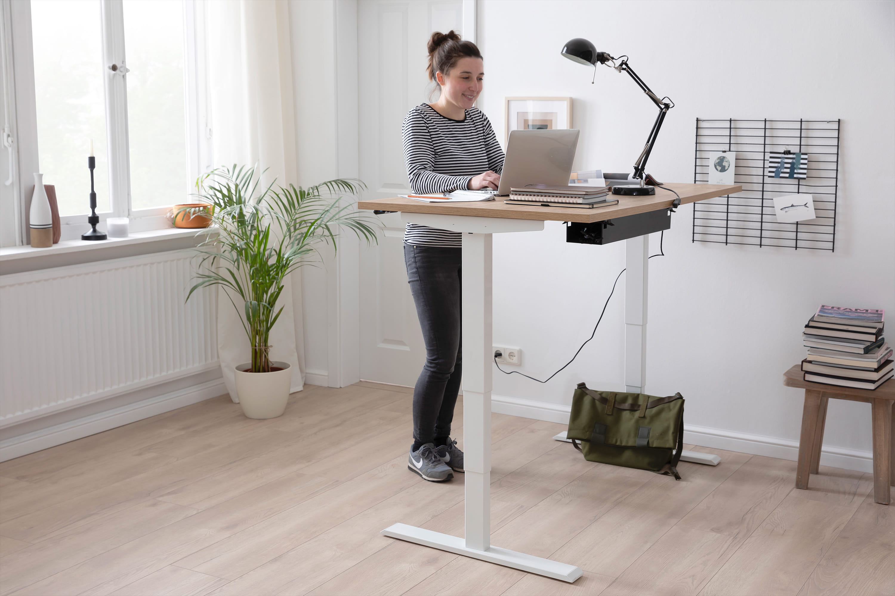Homedesk with melamine coated table top Homedesk with melamine coated table top