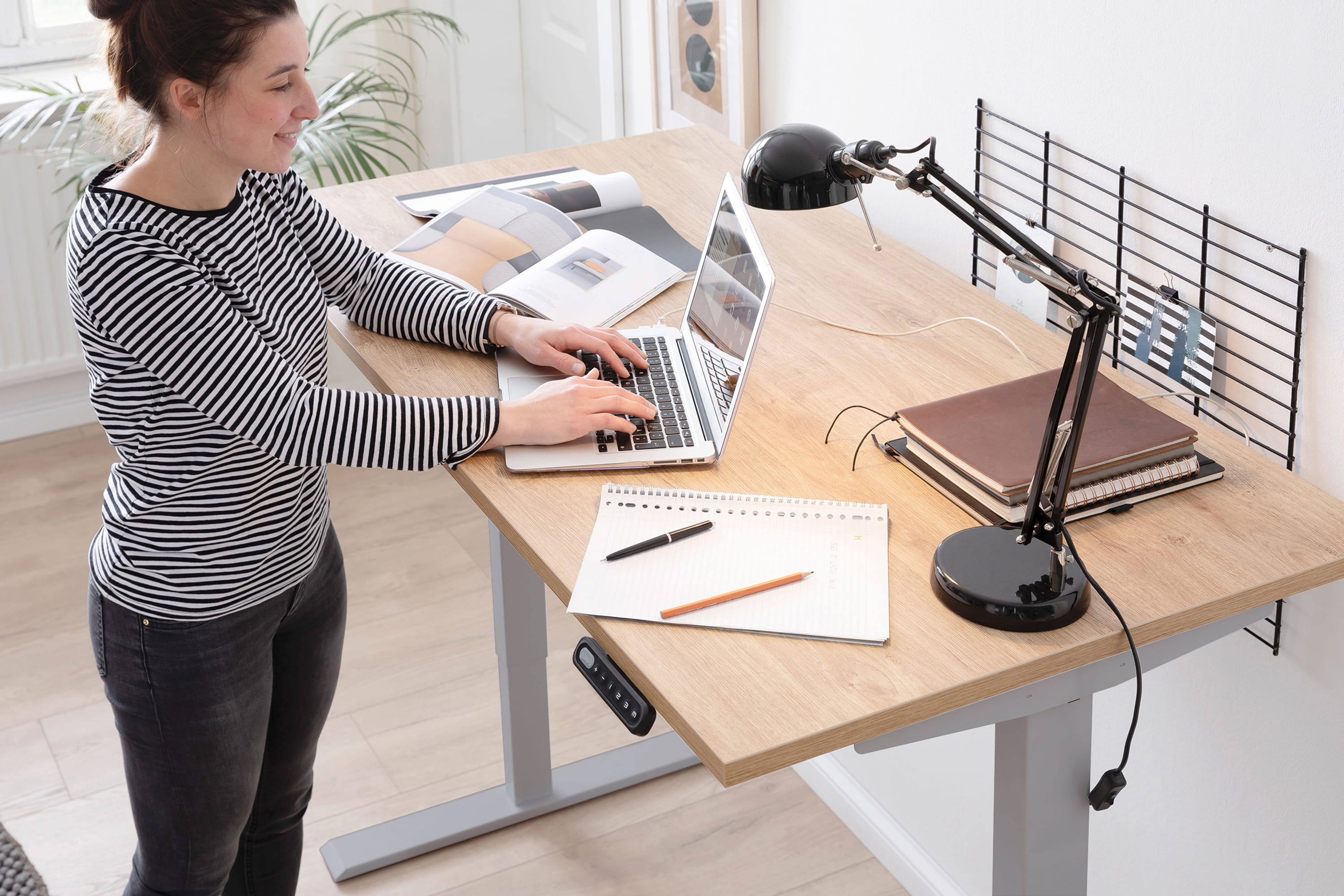 bild06_homedesk_silber_3000x2000 bild06_homedesk_silber_3000x2000